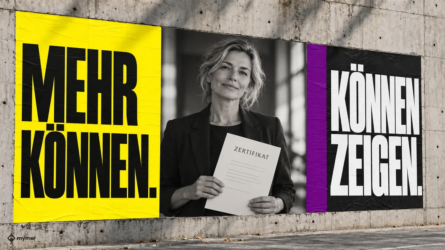 KI-generierte Bildstudie zur Qualifizierung: eine Person mit einem Zertifikat auf einem großformatigen gelb-schwarzen Plakat mit violettem Akzent.